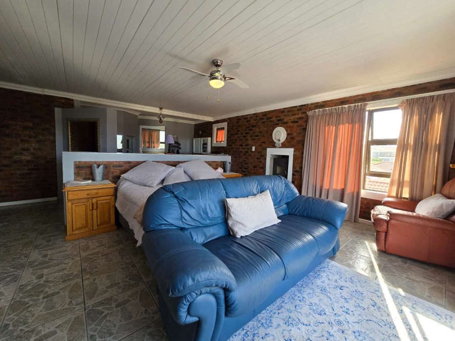 4 Bedroom Property for Sale in Stilbaai Wes Western Cape